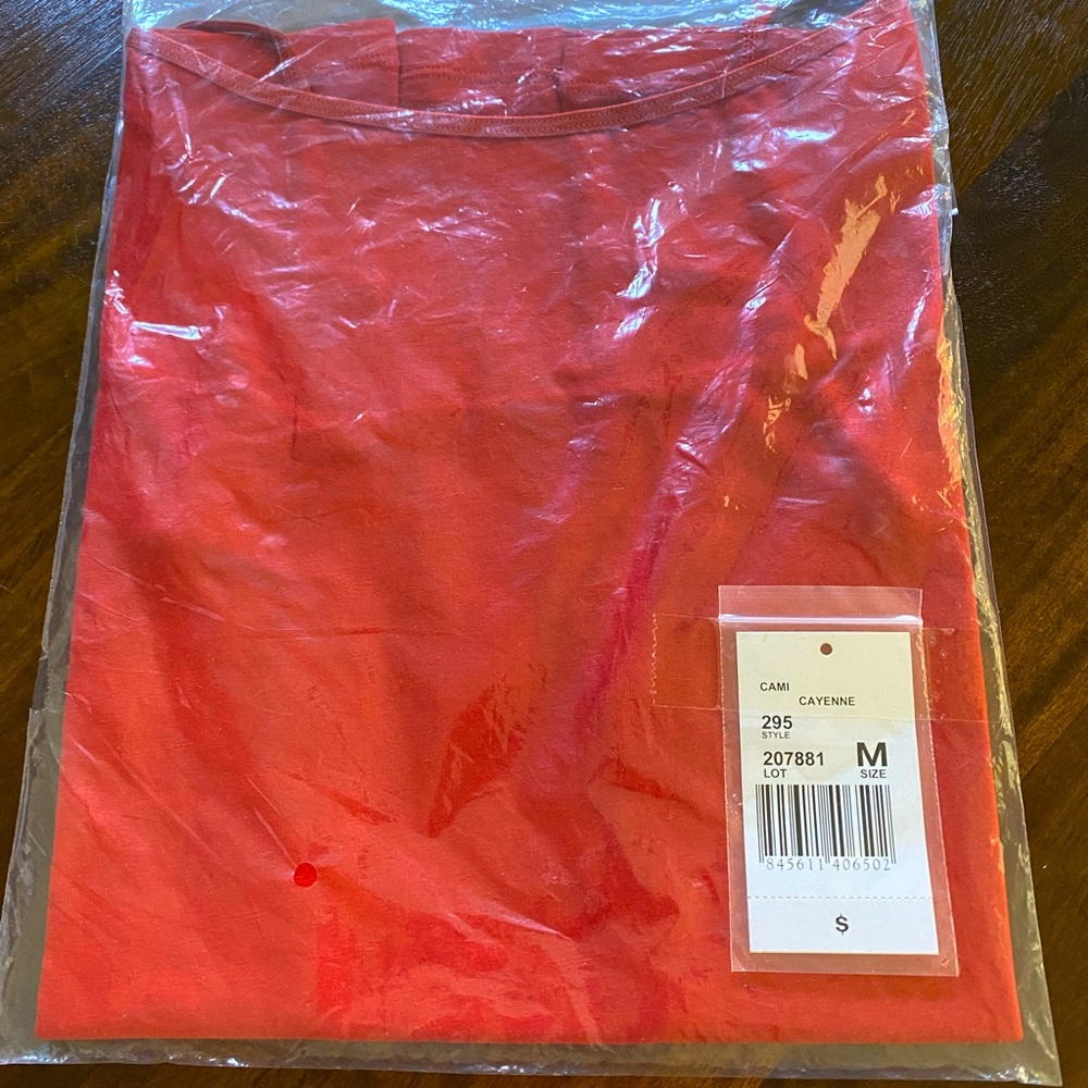 CABI CAMISOLE size M In CAYENNE NEW
